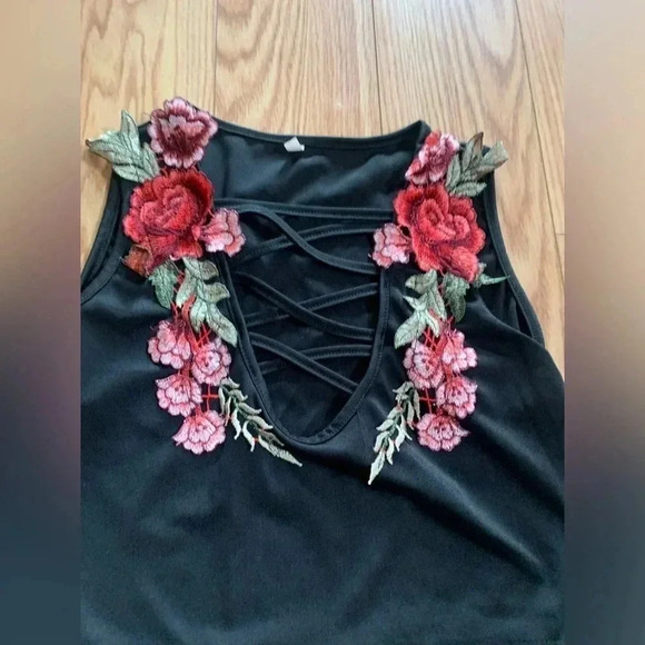ROSES EMBROIDERY 2  PIECE SET - Picture 4 of 4